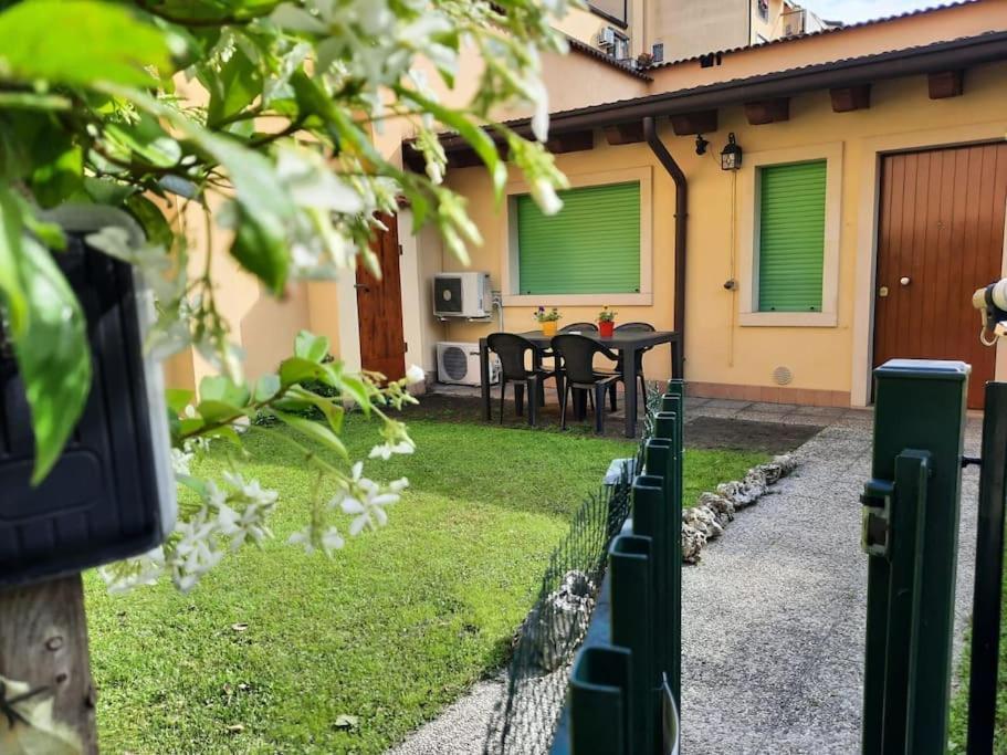 La Casa Di Davide Con Giardino E Garage Apartment Verona Luaran gambar
